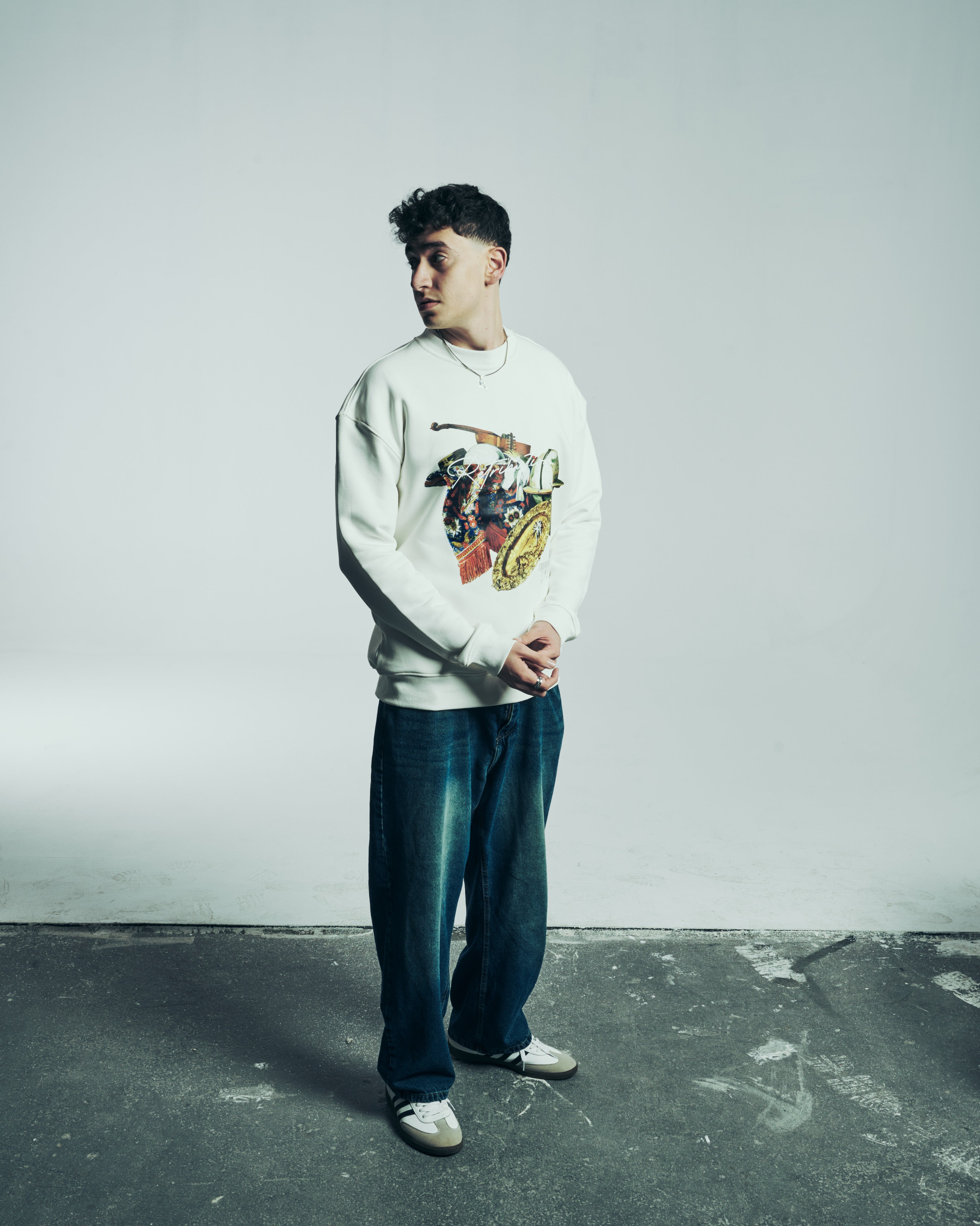 GLOBETROTTER CREWNECK - CREAM